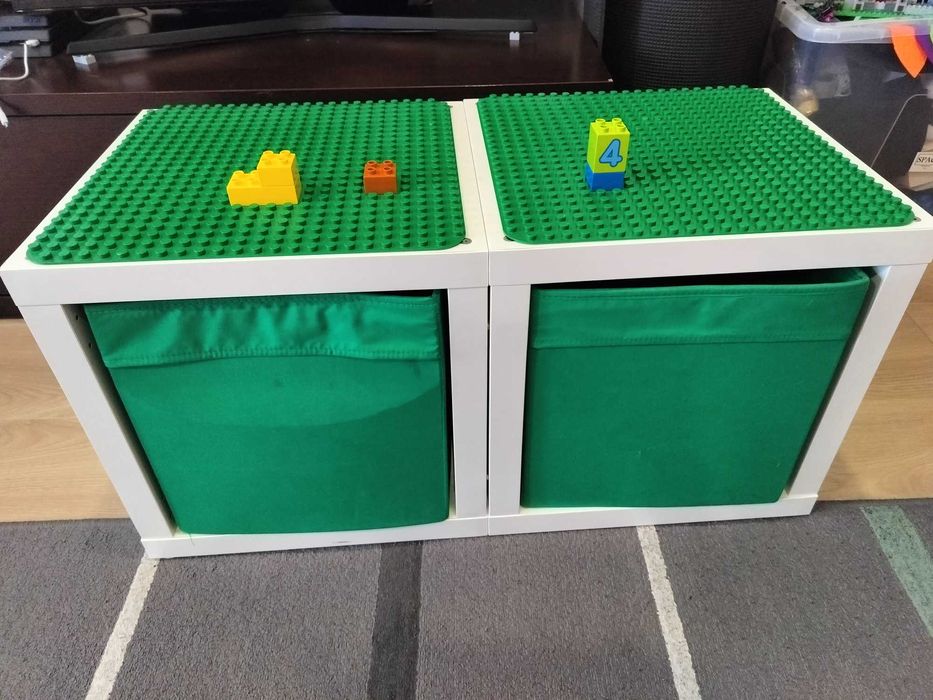 Lego Duplo + móvel de arrumação com bases de construção