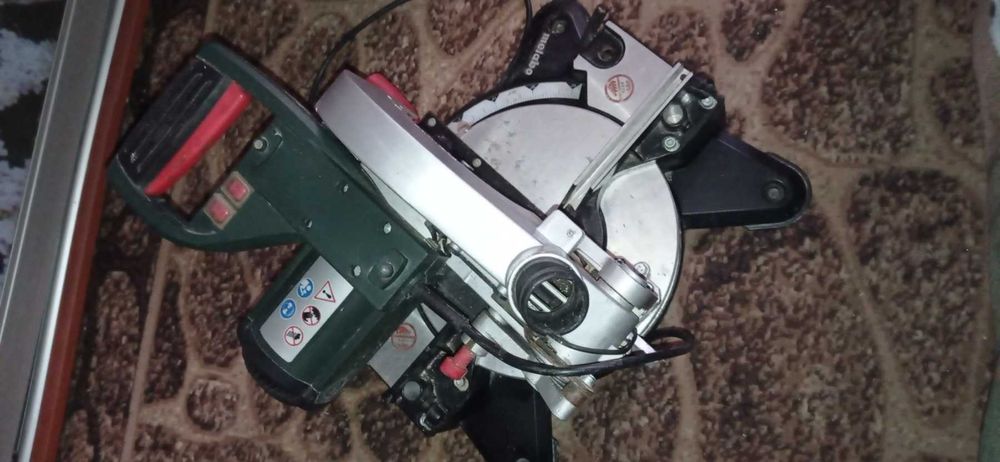 Пила торцовочная Metabo KS 216 M Lasercut