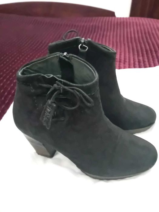 Botas Pretas salto médio