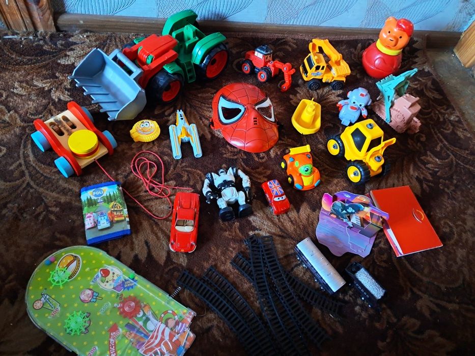 Іграшки дитячі різні