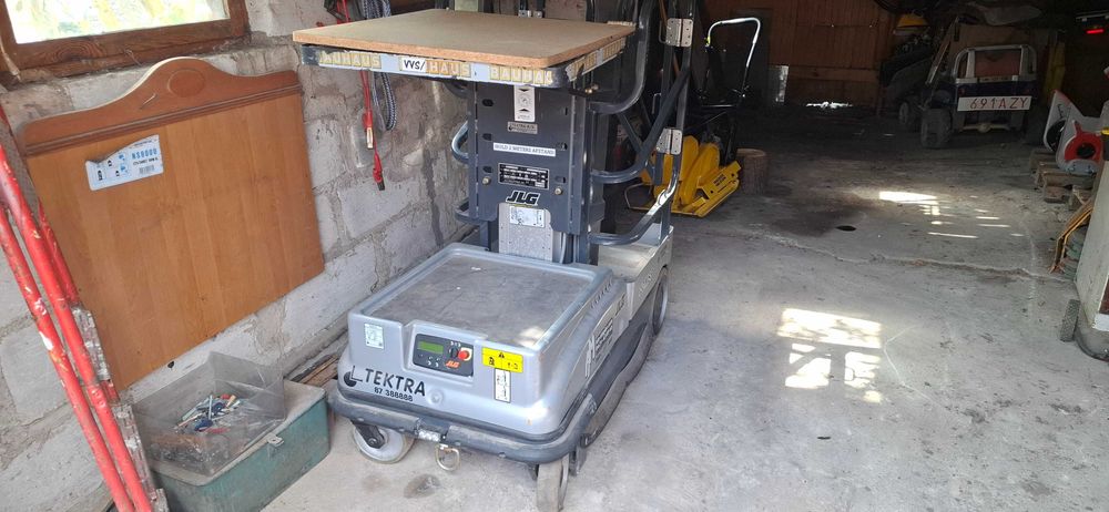 Podnośnik koszowy masztowy zwyżka JLG 10 msp
