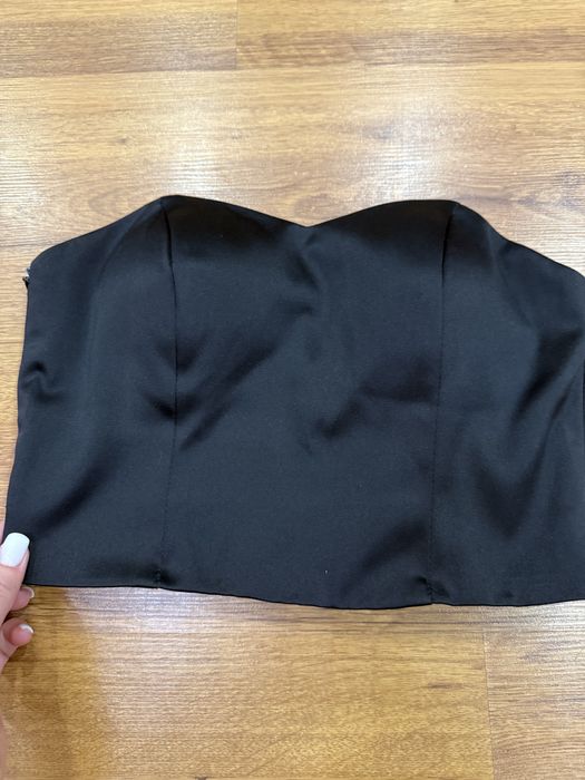 Святковий атласний топ.Чорного кольору.