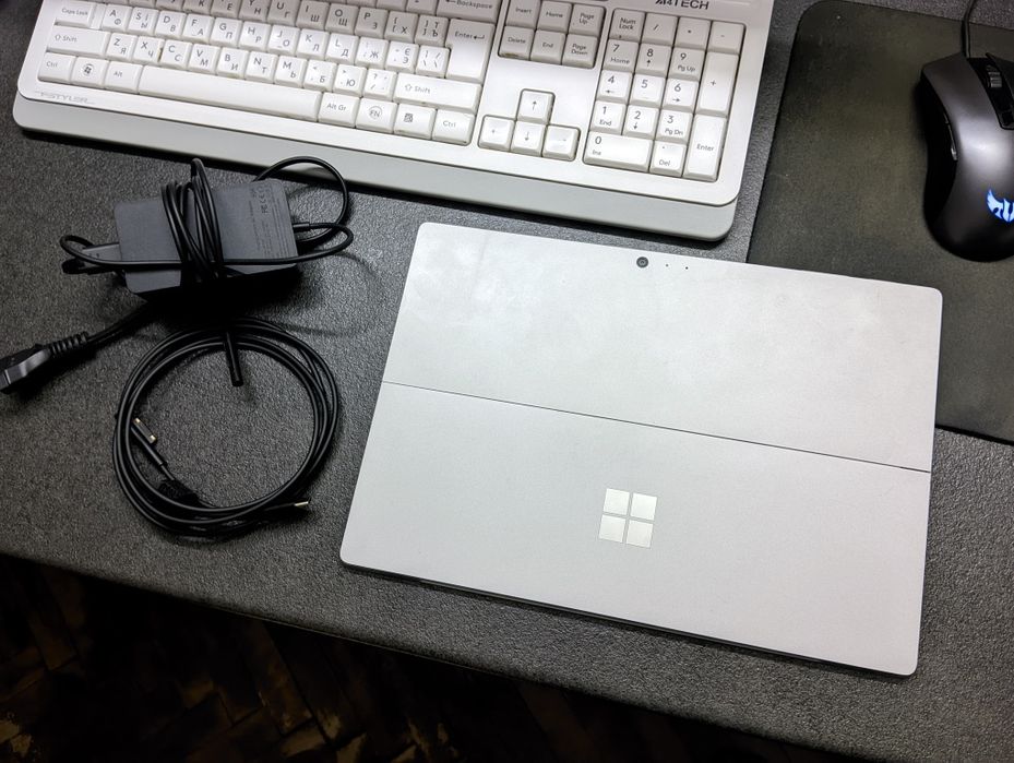 Планшет на Windows Microsoft Surface Pro 4 i7-6650U 16/256GB