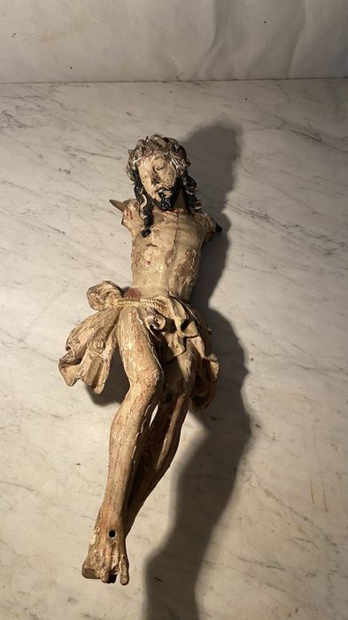 Cristo em madeira esculpida sec.XVIII