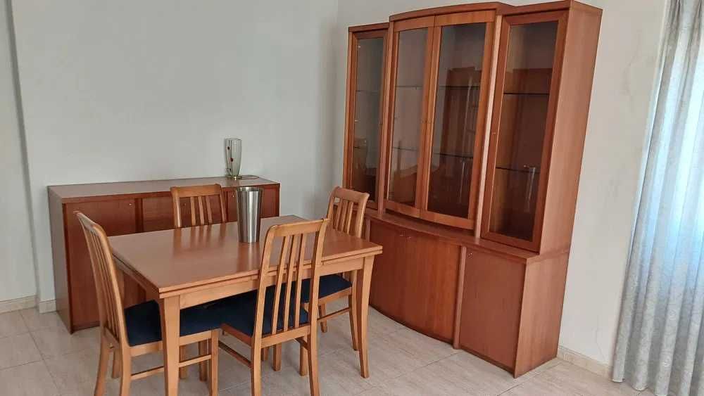 Mobília de Sala de Jantar Moderna e Elegante - Cerejeira