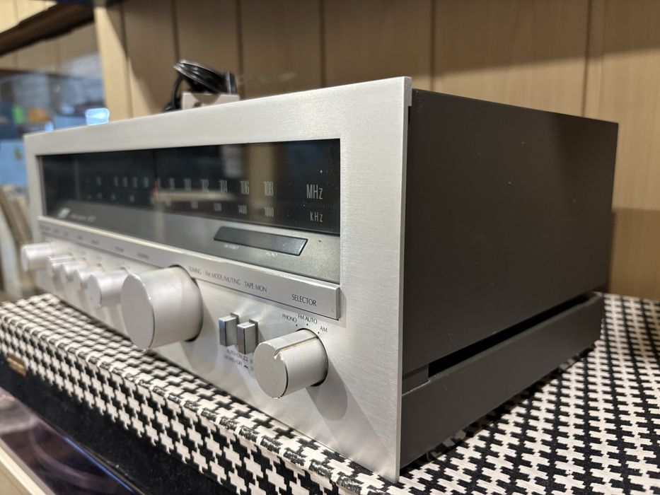 Amplituner Sansui  R-30