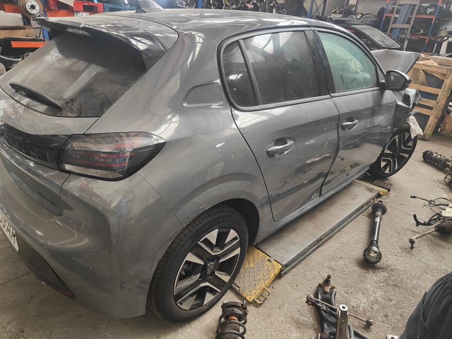 Peugeot 208 hybrid  salvado