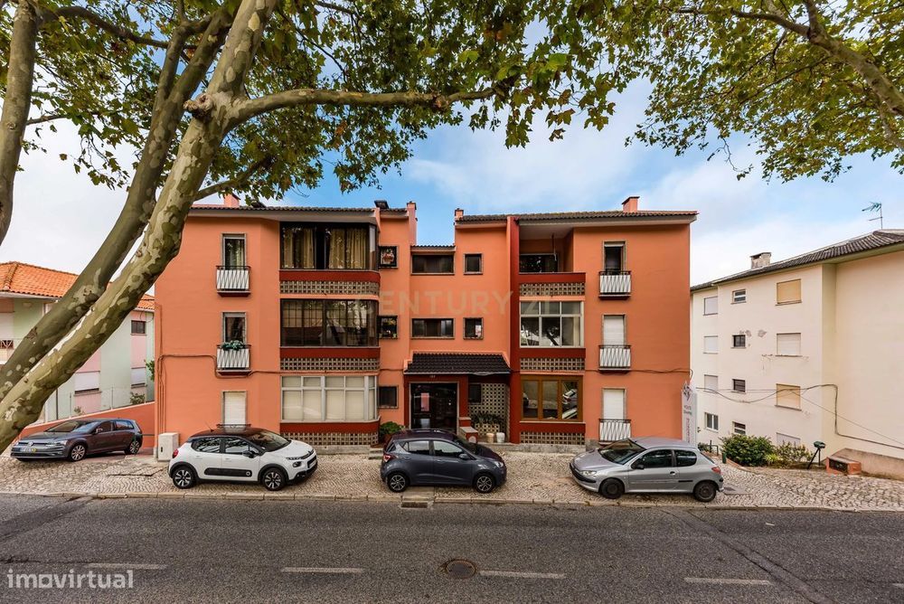 Apartamento T3 duplex, com garagem, em Cascais, 550.000€