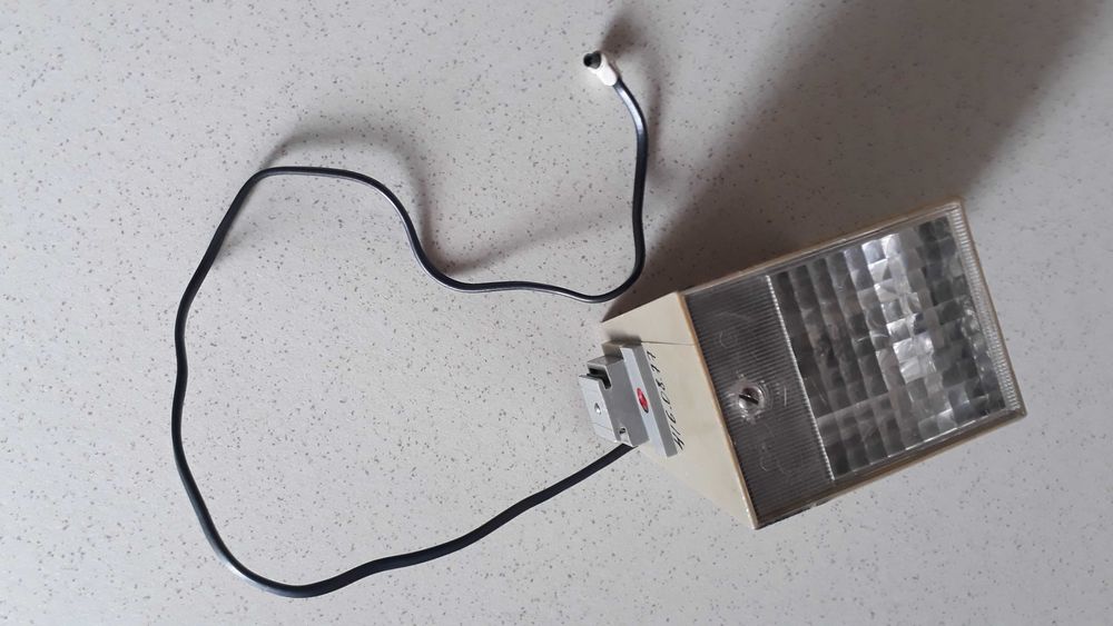Lampa błyskowa Foton prod. ZSRR z futerałem