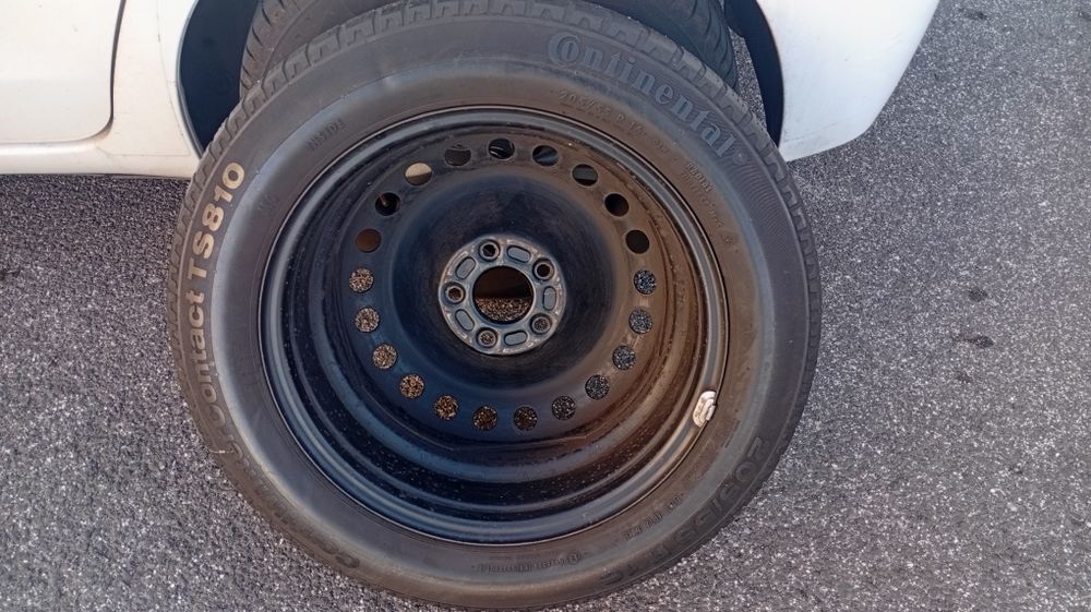 Pneu suplente jante de ferro marca Ford