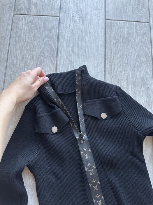 Светр lv гольф розміру хс-с