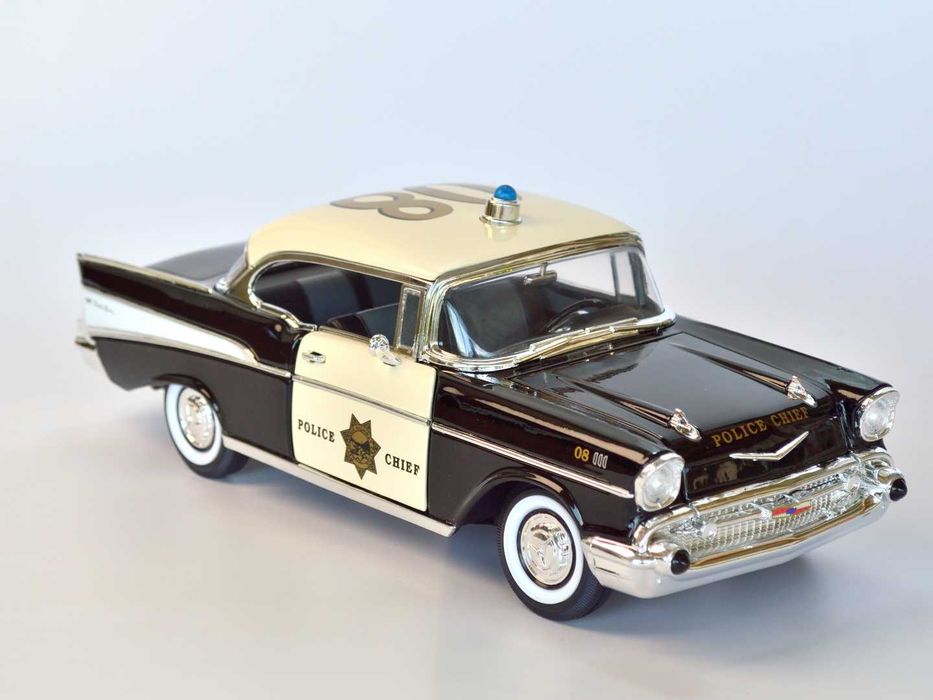 Модель автомобіля Road Legends 1957 Chevrolet Bel Air Police, (1:18)