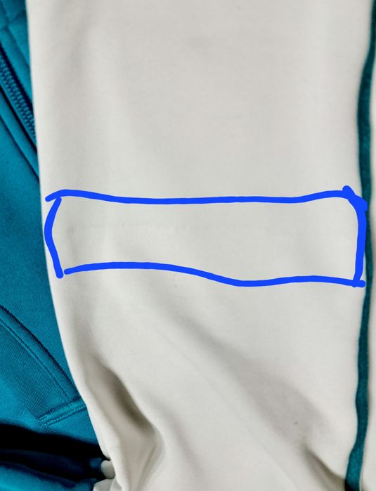 Bluza Adidas rozninana z kapturem z nadrukiem
