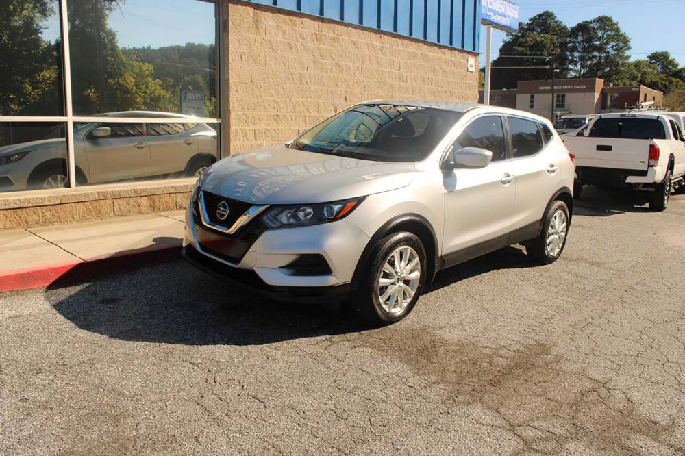 Nissan Rogue Sport      2021