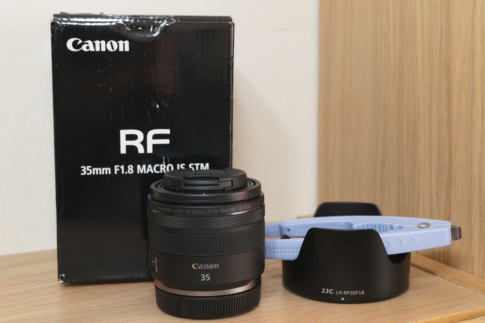 Canon RF 35mm F/1.8 Macro IS STM