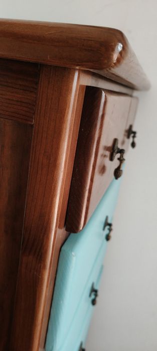 Cómoda vintage  em madeira –  gavetas azul turquesa