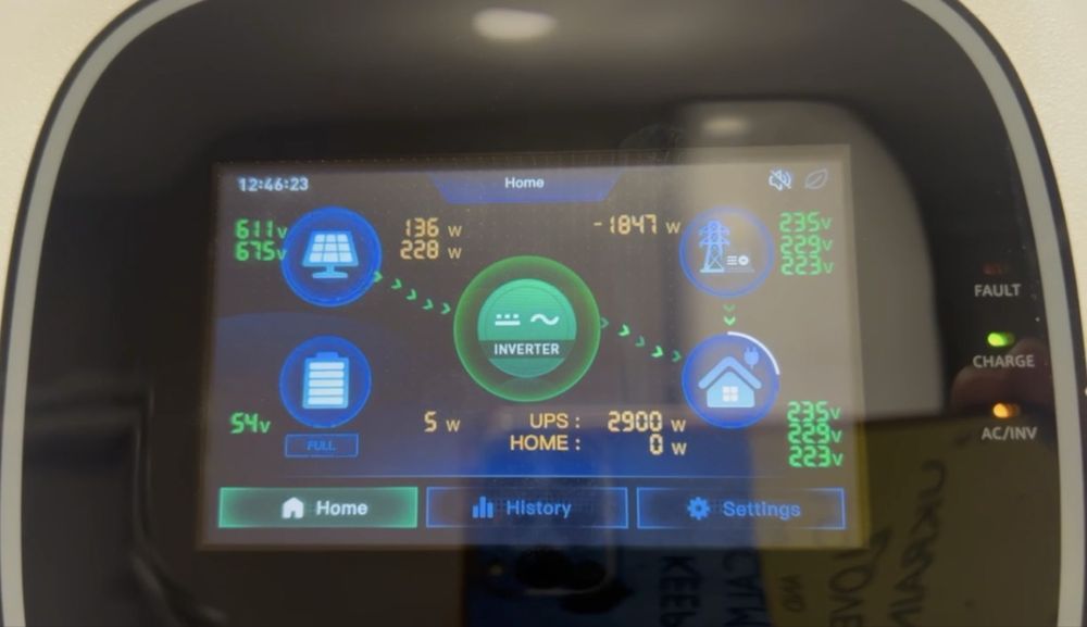 Продам гібридний інвертор аналог Deye 12квт 3 фази. В навності.