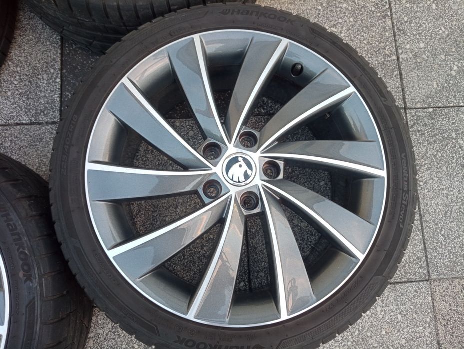Skoda Octavia,Superb felgi z oponami 225/40/18 oryginał