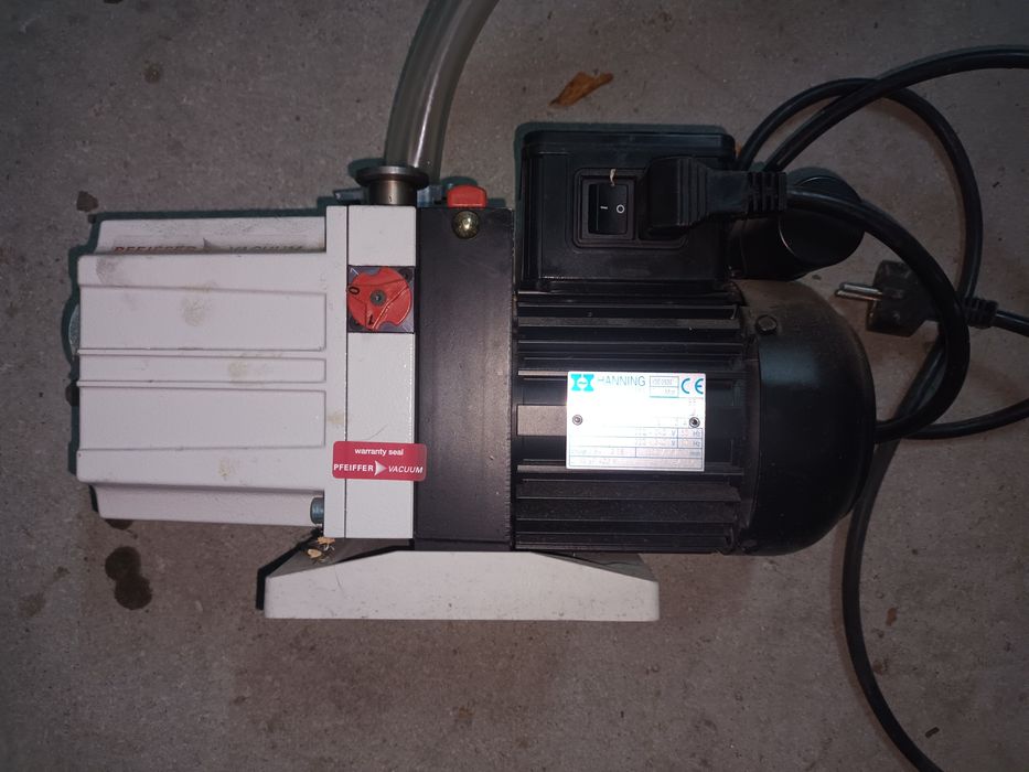 Bomba de vacuo pfeiffer dual stage