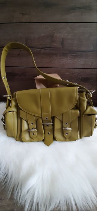 Torebka w kolorze oliwkowym