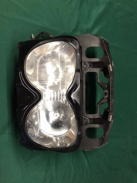 peças suzuki Gsx750F e gsx600f ano 1998 até 2004 gsxf 750 banco farol aranha etc