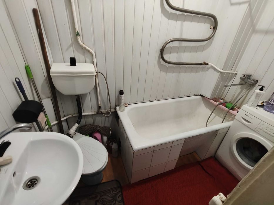 Трикімнатна квартира з автономним опаленням в районі ДЕУ