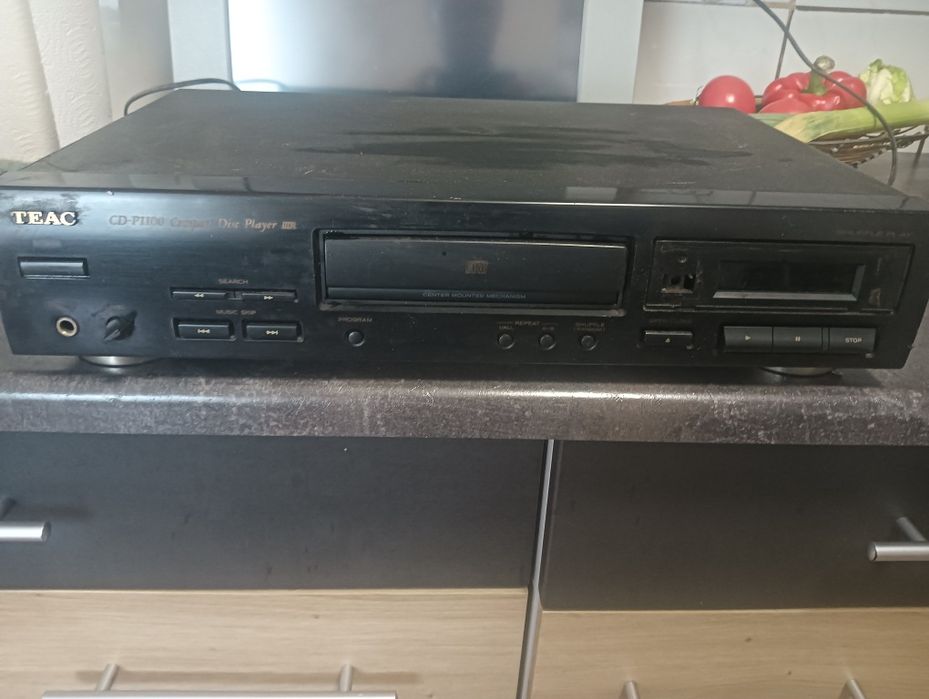 TEAC CD -P1100 compact Disc