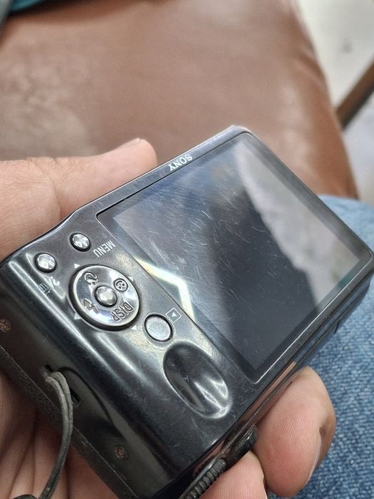 Sony Cyber-Shot DSC-H90.