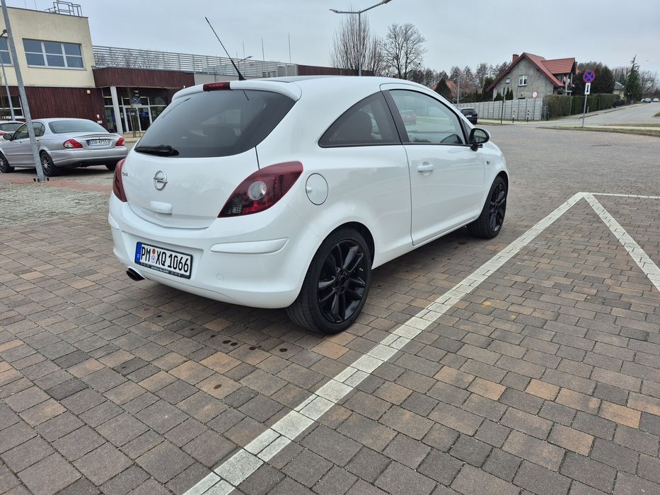 Opel Corsa 1.4 benzyna 2011r