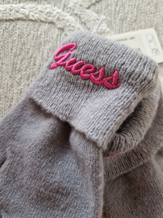 Luvas Guess novas