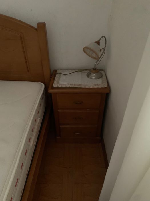Mobília de quarto em madeira como nova - pagamento em numerário