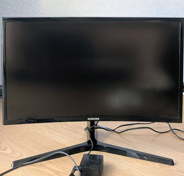 Продам  монітор вигнутий Samsung C24RG50FQI (24", VA, 144Hz)