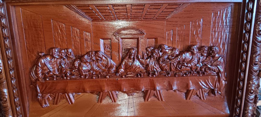 Moldura da Última Ceia talhada em madeira.