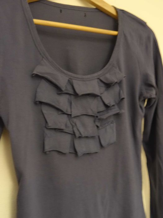 bluzka z żabotem falbanami