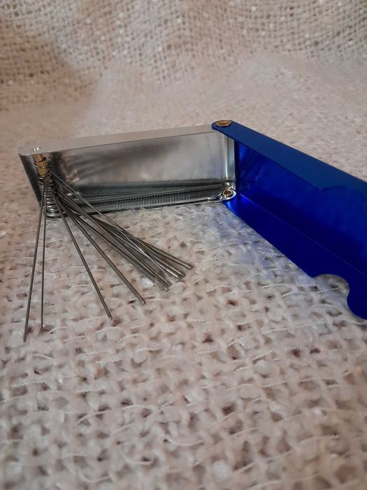 Gitara regulacja: string action ruler, szczelinomierz, radius, pilniki