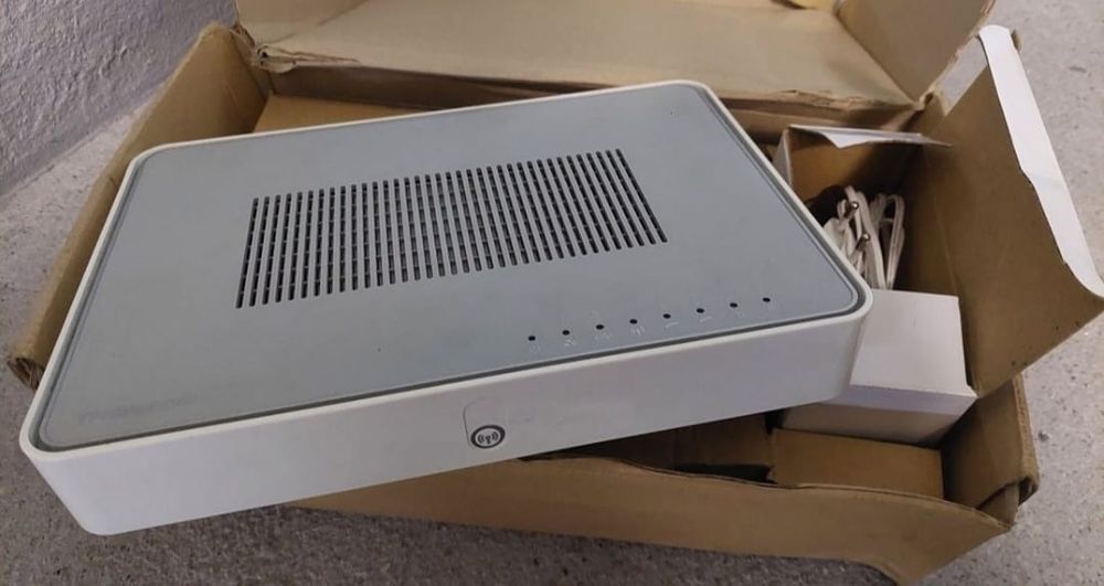 2 routers in excellent condition64739821314049120