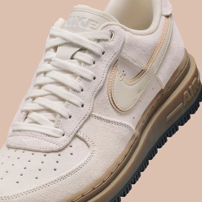 Nike Air Force 1 Luxe