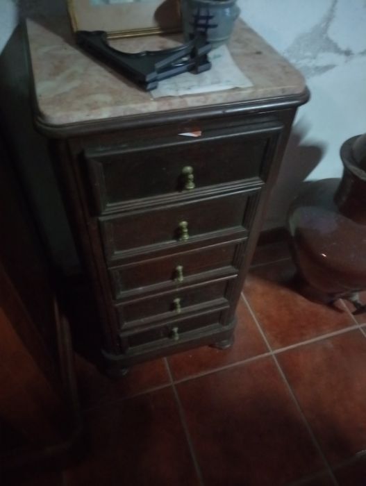 Recheio de loja de antiguidades