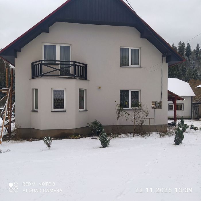 Відпочинок в мальовничому місці на березі річки у селі Ізки