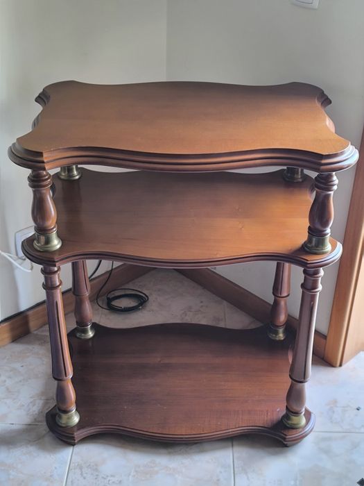 Mobília de quarto completo em madeira maciça