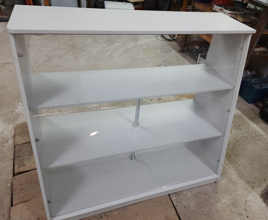 стелаж,вітрина для товару