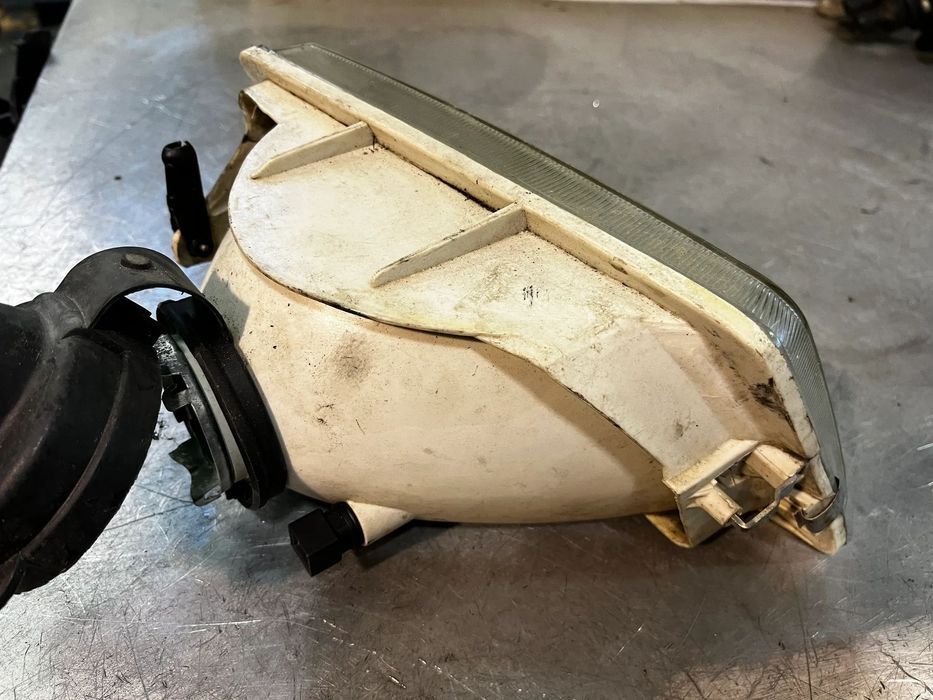 ÓTICA / FAROL PEUGEOT 205 - ESQUERDO