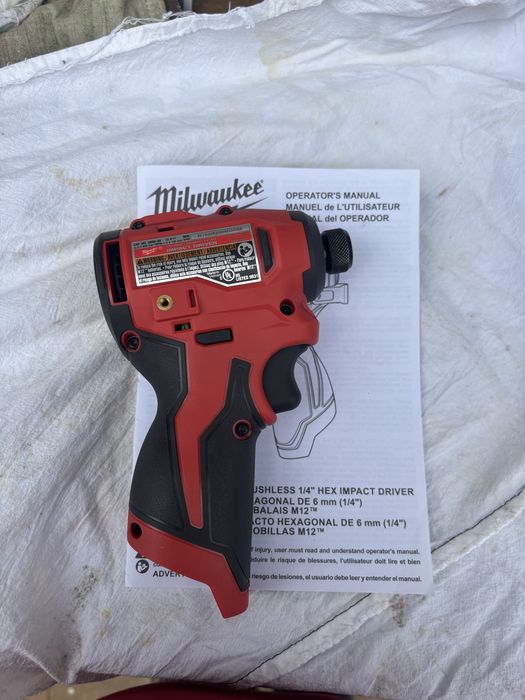 Milwaukee m12  3450-20  с сумкой