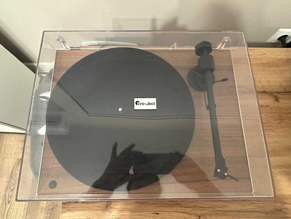 Продам набор: проектор, колонки, усилитель, проигрыватель, экран