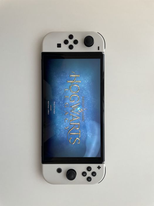 Продам Nintendo Switch OLED