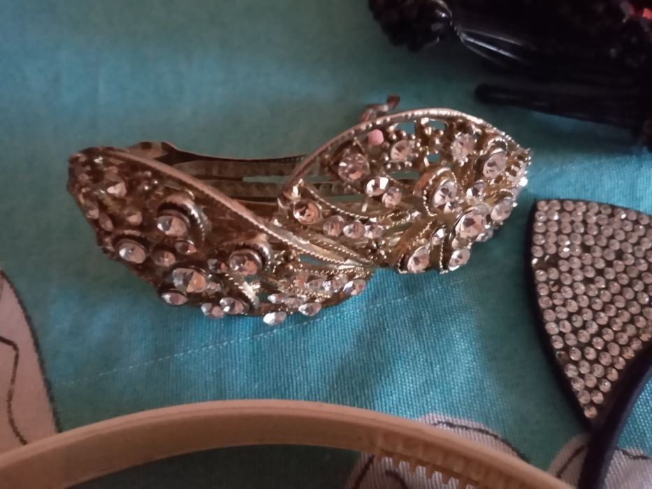 Прикраси для волосся