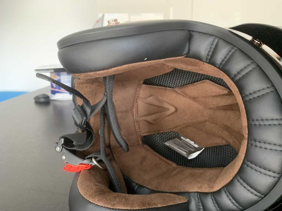 Capacete tamanho M  marca - GASOLINE causa de venda .venda de moto.