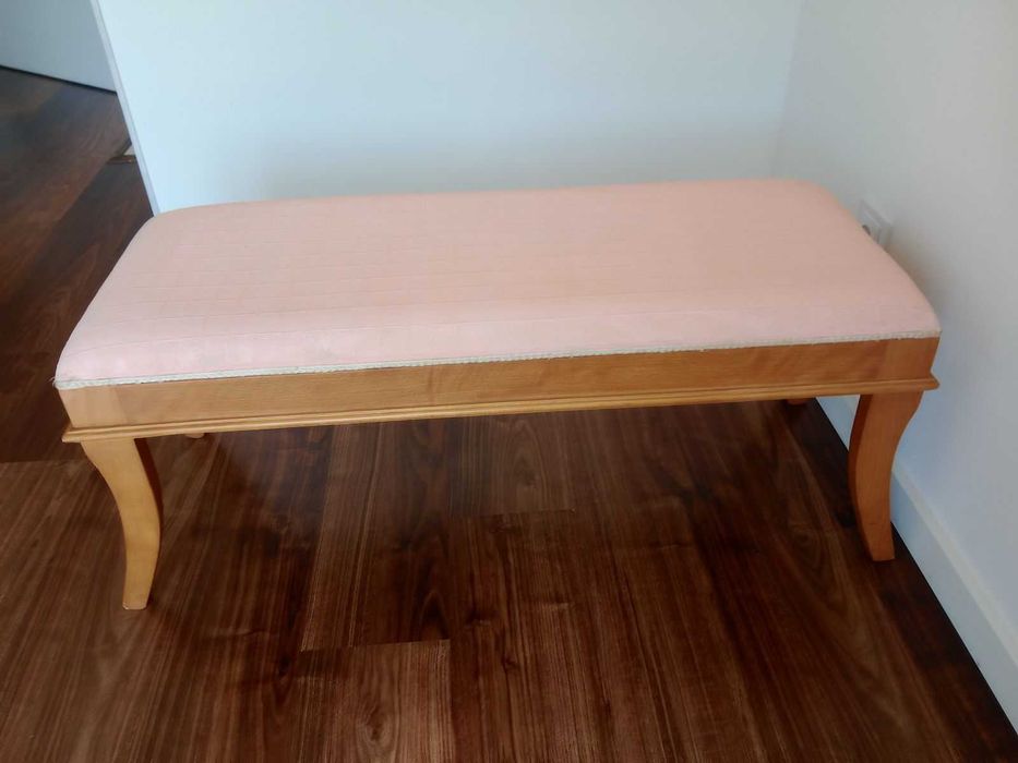 Bonita banqueta em cerejeira