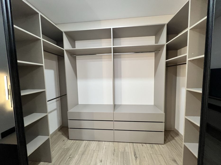 ДОМ,ГЕНЕРАТОР та інвертор Deye ,котедж ,метро Осокорки,озеро,Osocor