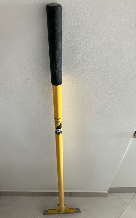 Raspador de piso com cabo (Vito)